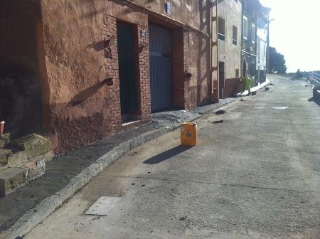 Imagen Reparados tramos de aceras de la calle Estaño y en la zona alta de la...